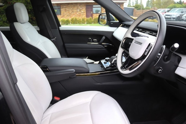 Used Land Rover Range Rover Sport 2023 for sale - 74784145: Photo 32