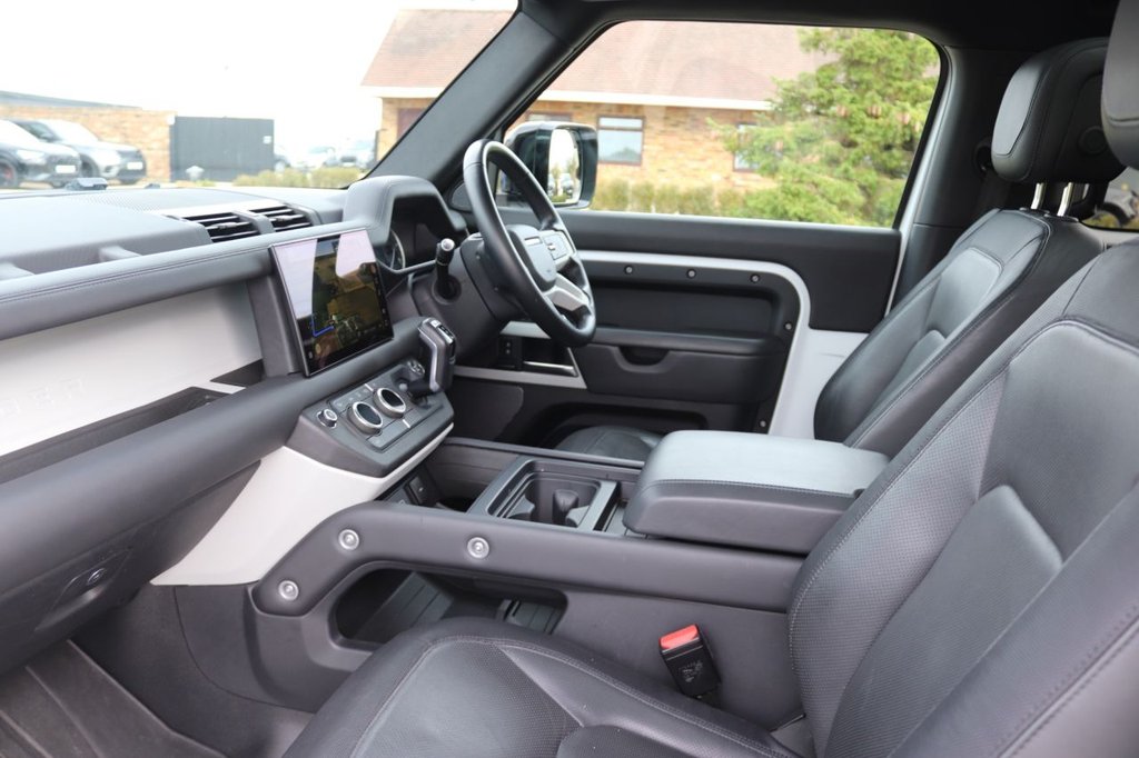 Used Land Rover Defender 2023 for sale - 76690805: Photo 30