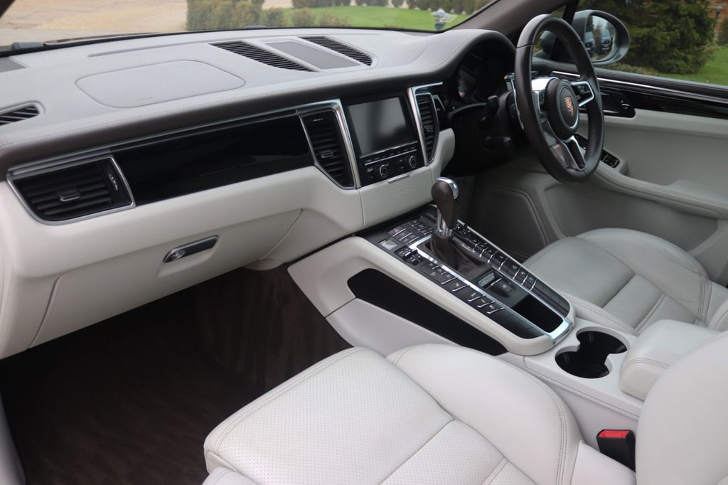 Used Porsche Macan 2015 for sale - 77020433: Photo 33