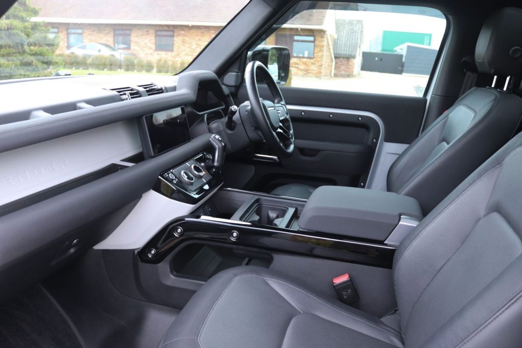 Used Land Rover Defender 2023 for sale - 76751260: Photo 31