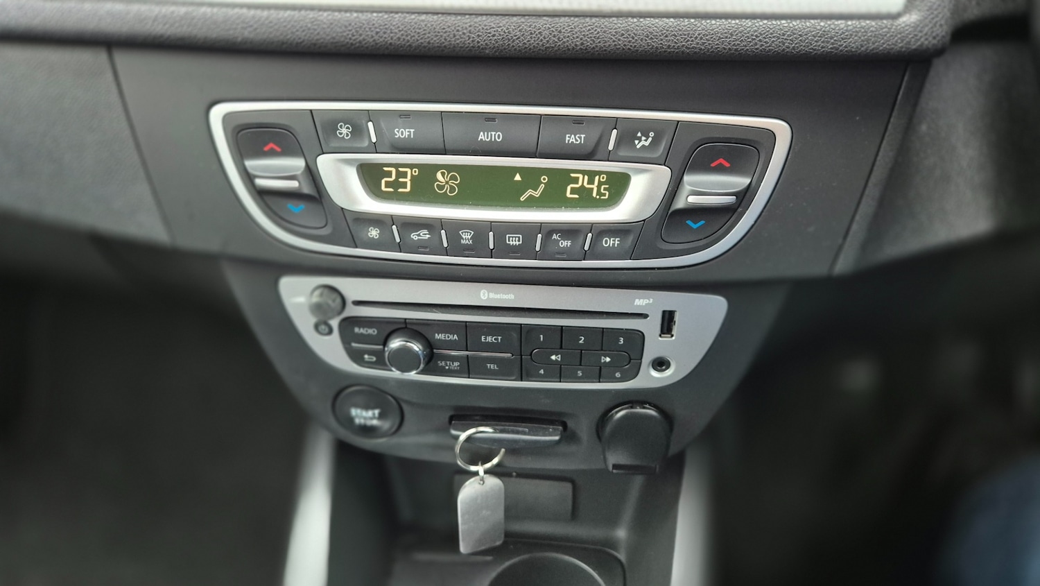 Used Renault Megane 2014 for sale - 76334571: Photo 11