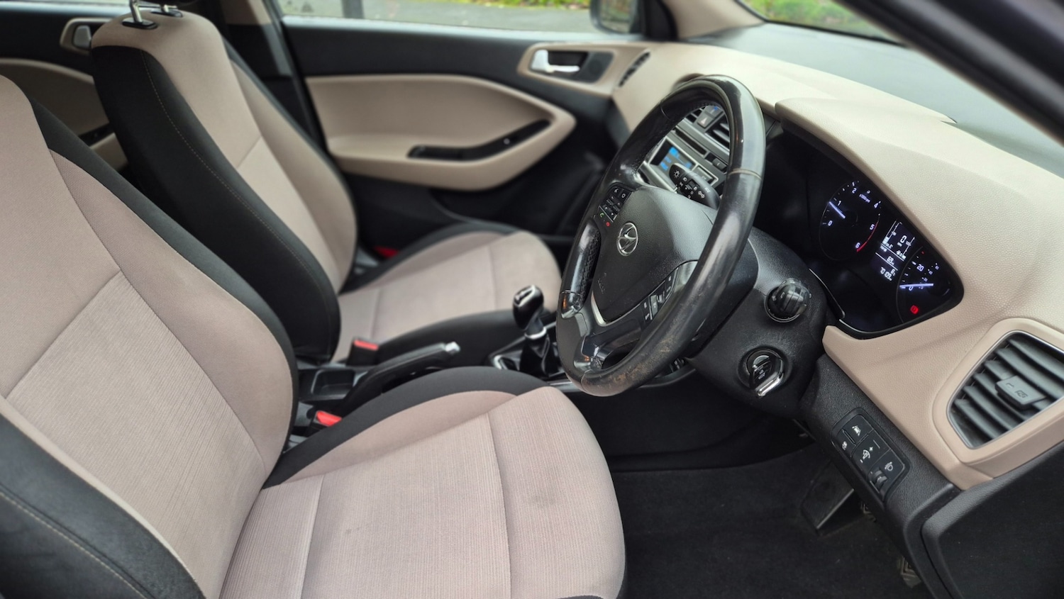 Used Hyundai i20 2015 for sale - 77028168: Photo 9