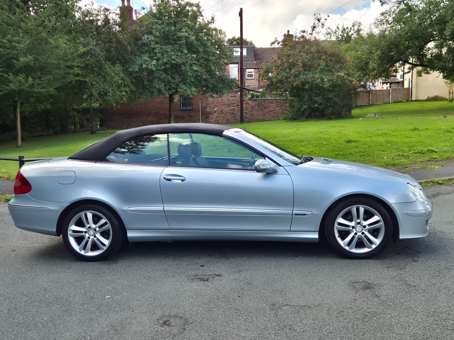 Used Mercedes-Benz CLK 2005 for sale - 77392615: Photo 2