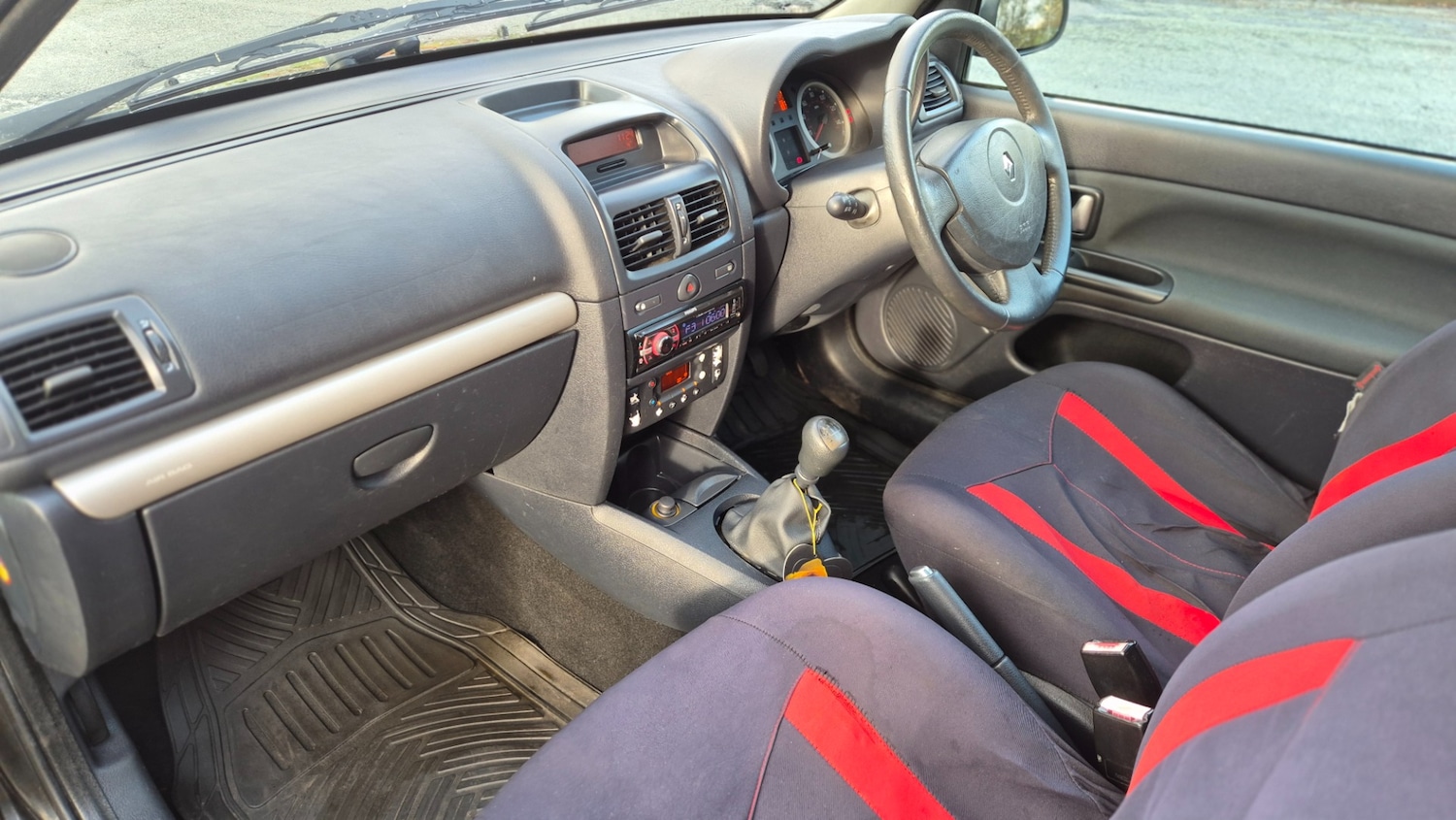 Used Renault Clio 2005 for sale - 77137904: Photo 12