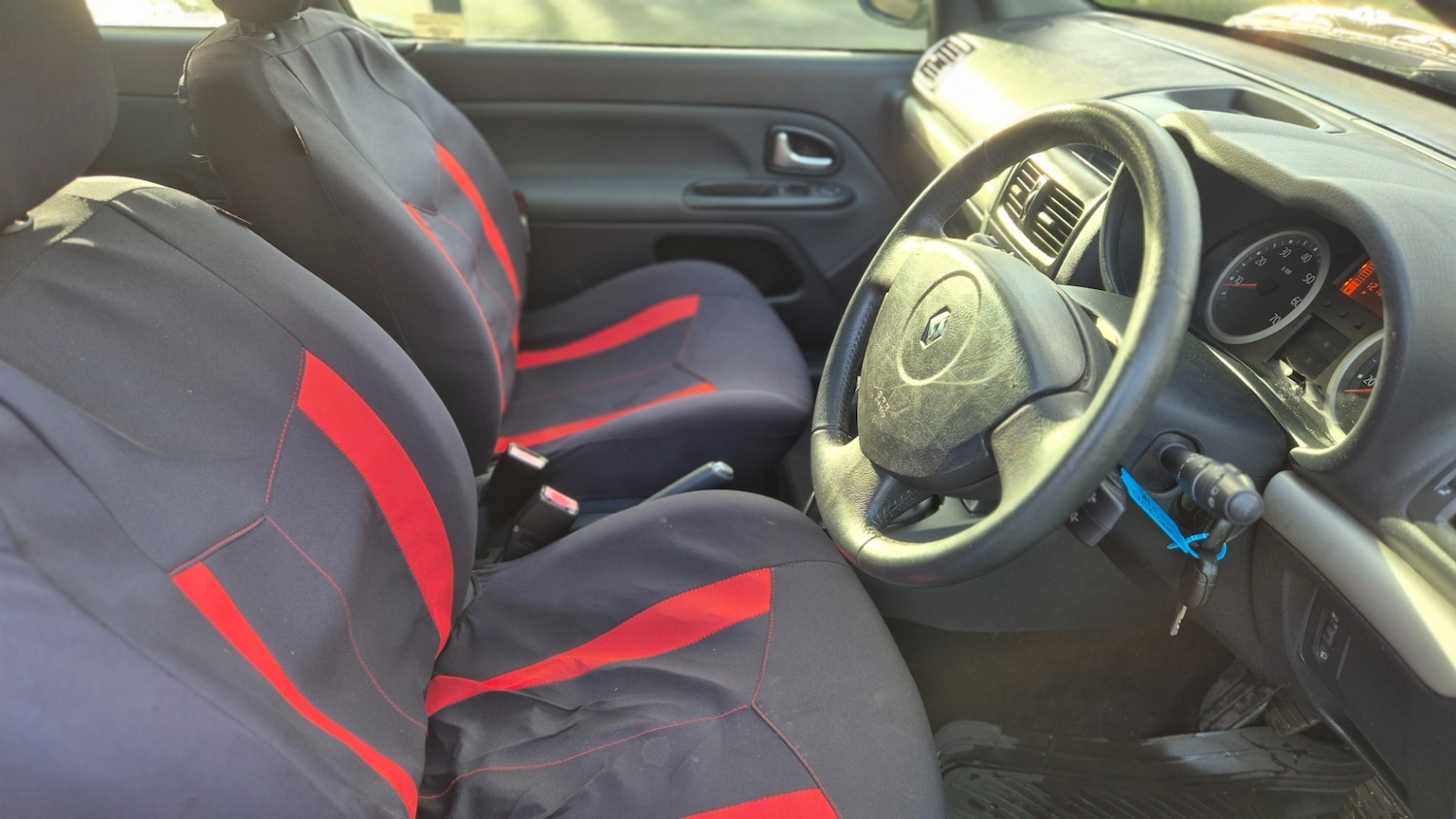 Used Renault Clio 2005 for sale - 77137904: Photo 15