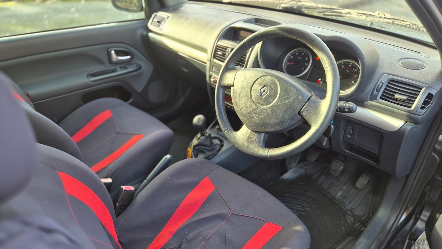 Used Renault Clio 2005 for sale - 77137904: Photo 16