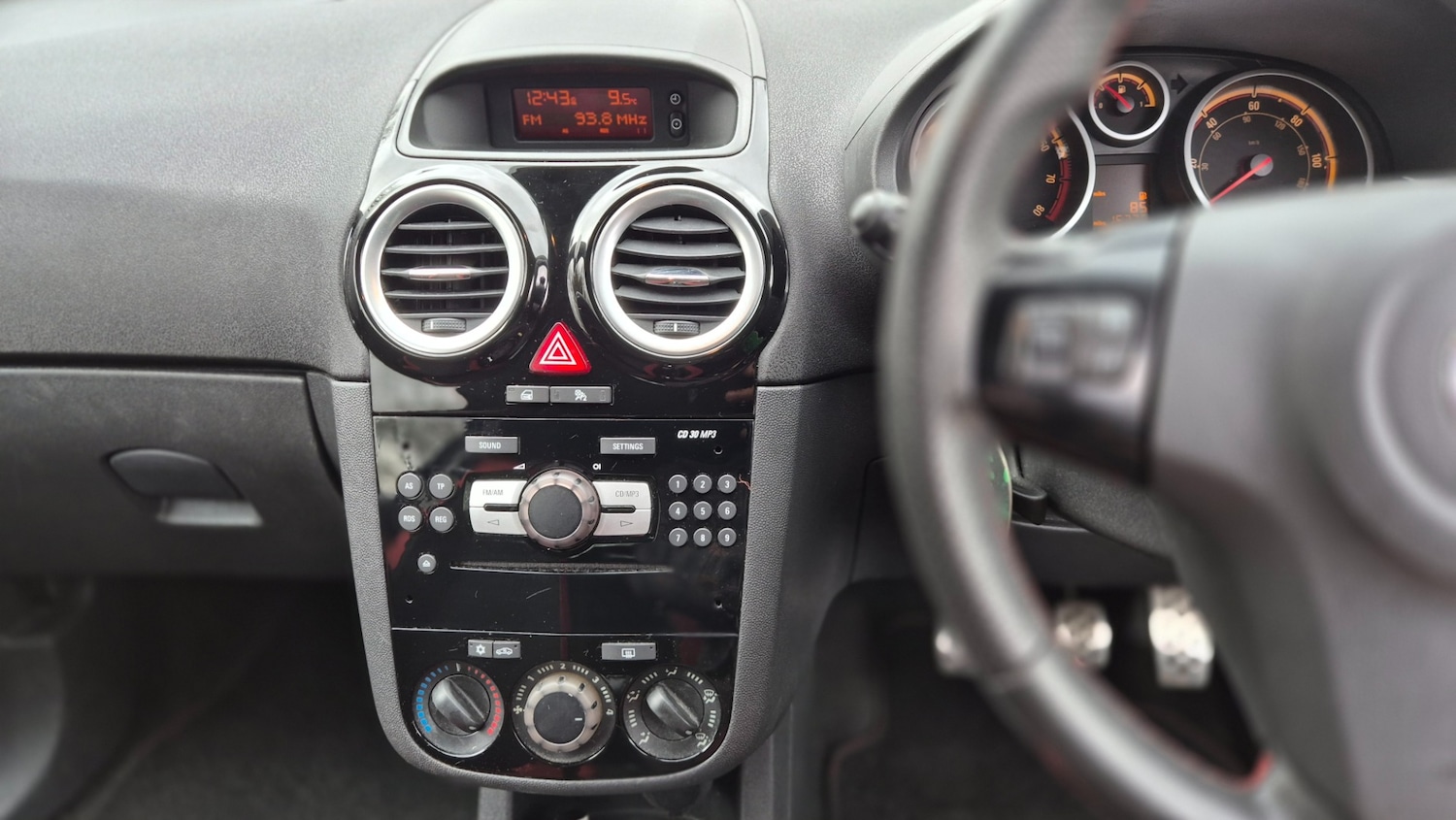 Used Vauxhall Corsa 2011 for sale - 77517544: Photo 11