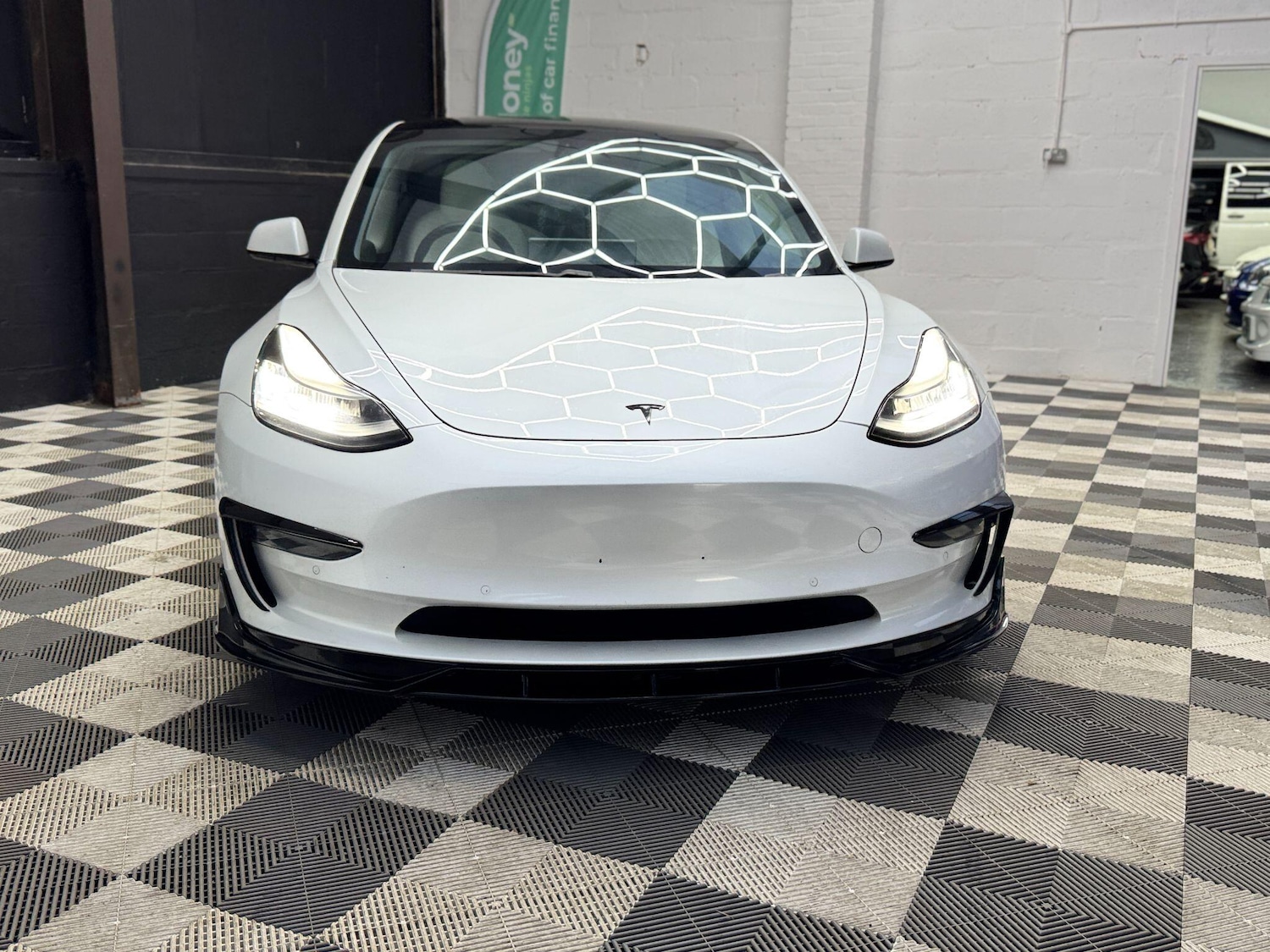 Used Tesla Model 3 2020 for sale - 77611625: Photo 2