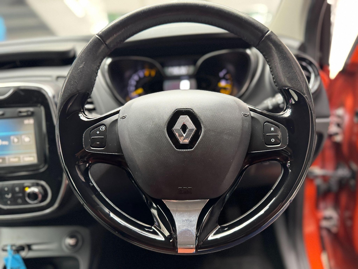 Used Renault Captur for sale - 77613053: Photo 39