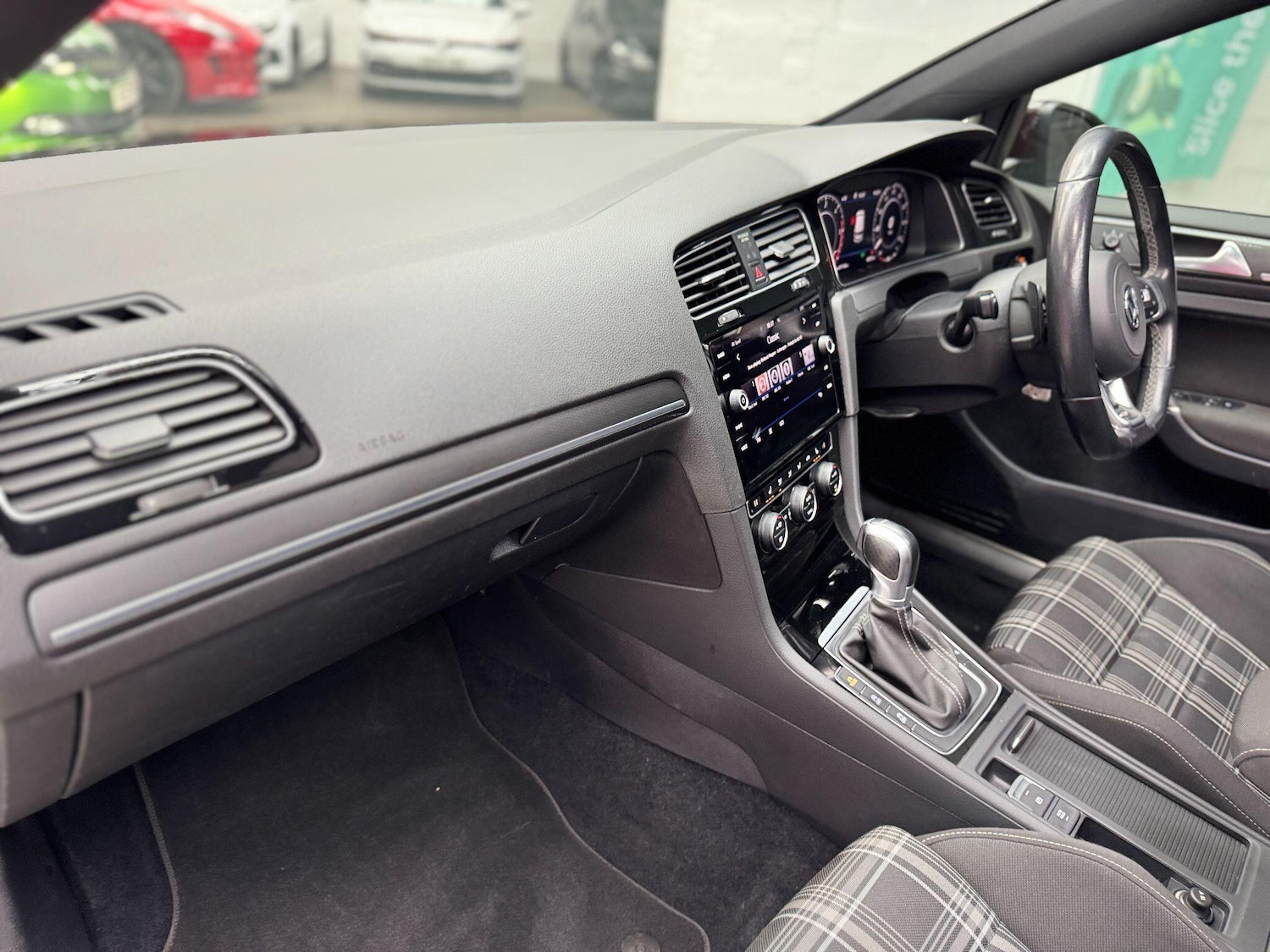 Used Volkswagen Golf 2018 for sale - 77611976: Photo 22