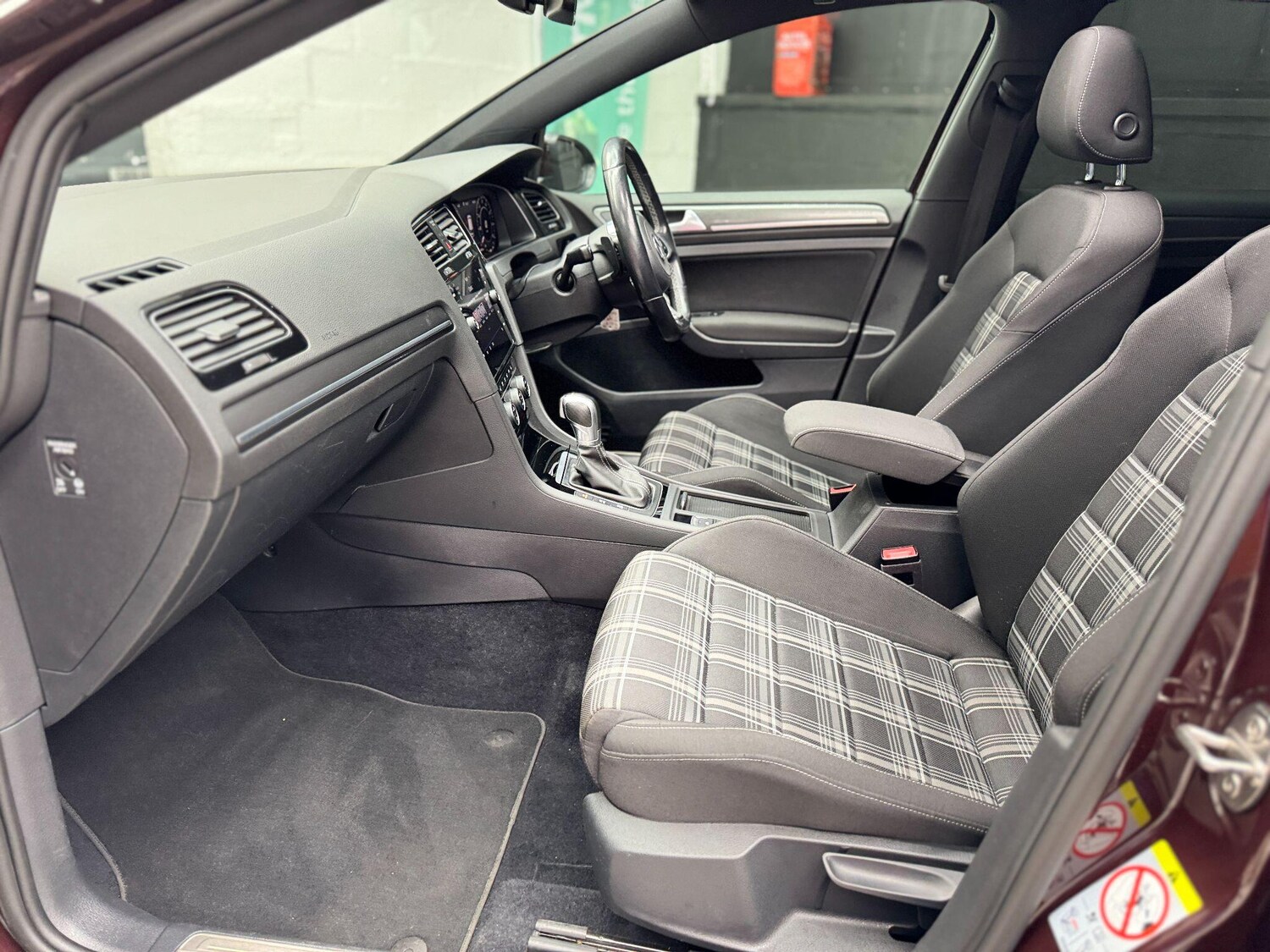 Used Volkswagen Golf 2018 for sale - 77611976: Photo 37