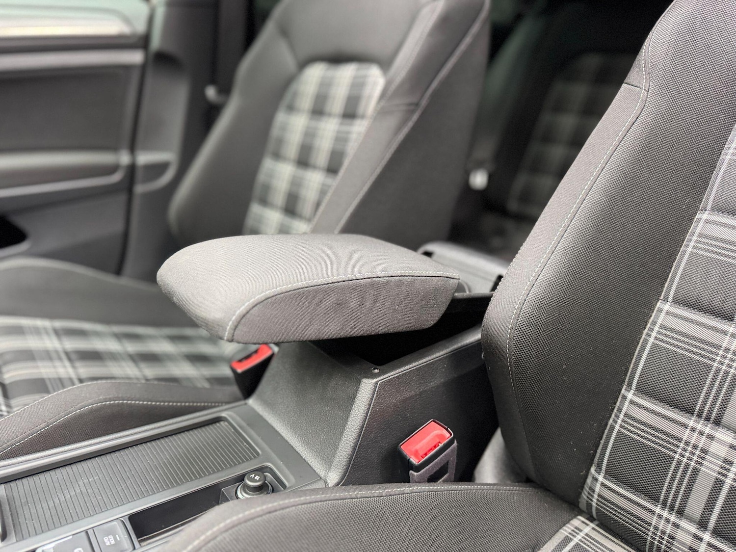 Used Volkswagen Golf 2018 for sale - 77611976: Photo 38