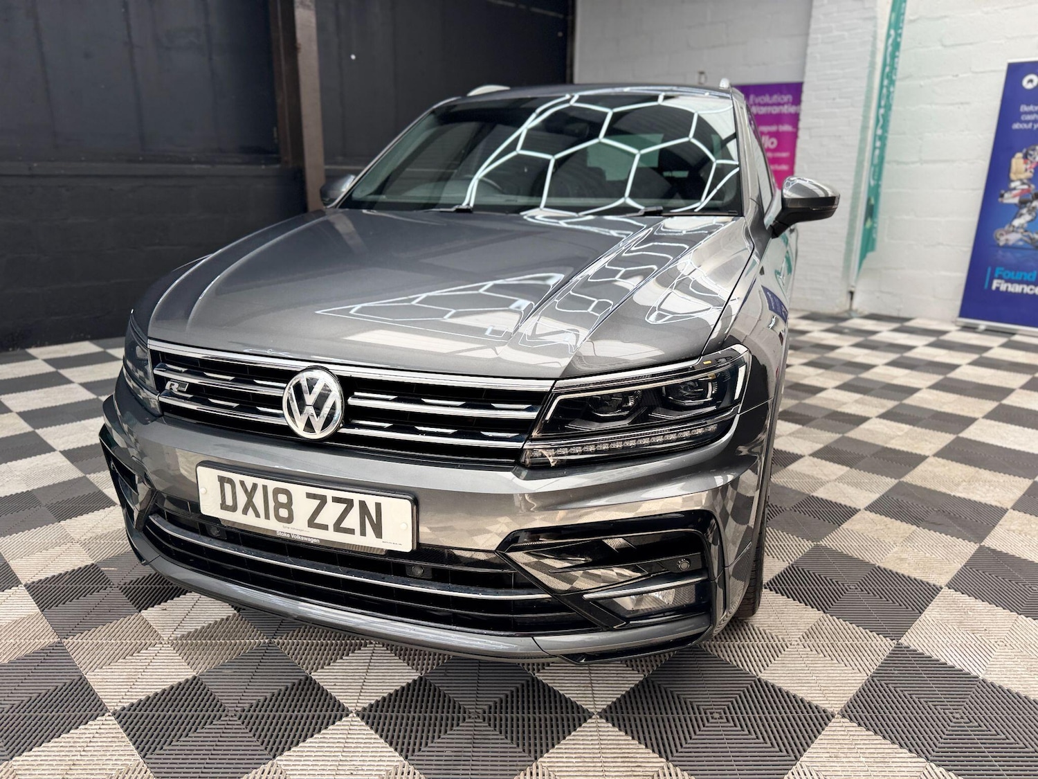 Used Volkswagen Tiguan 2018 for sale - 77838836: Photo 2