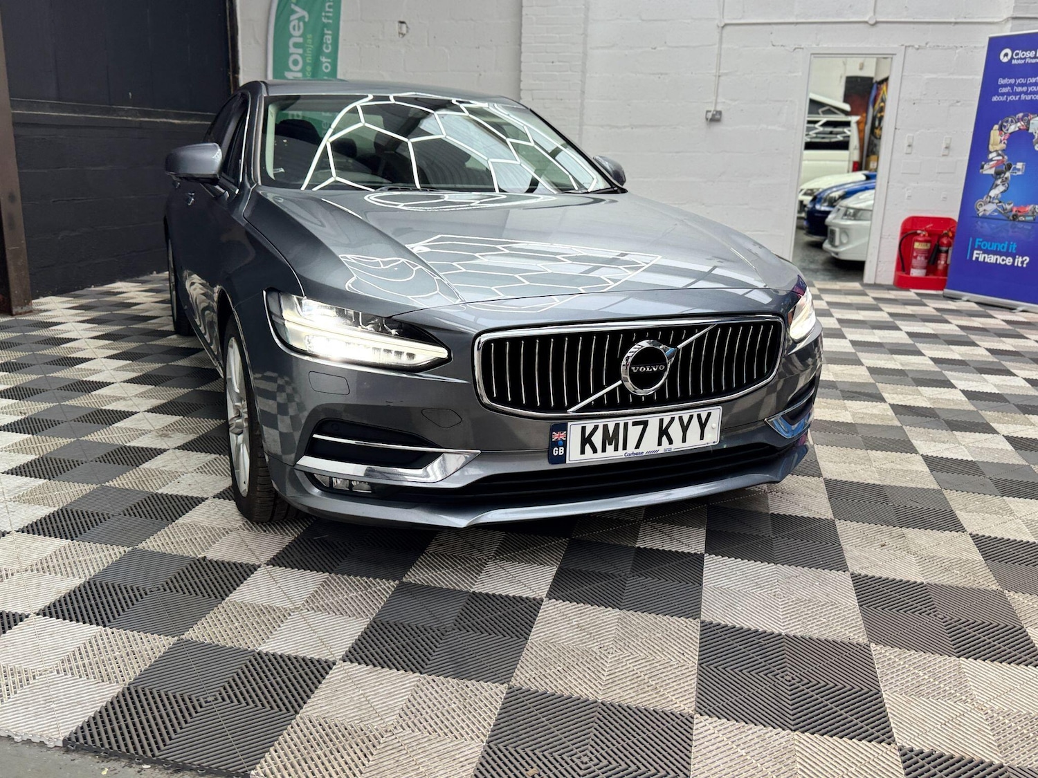Used Volvo S90 2017 for sale - 77611668: Photo 2