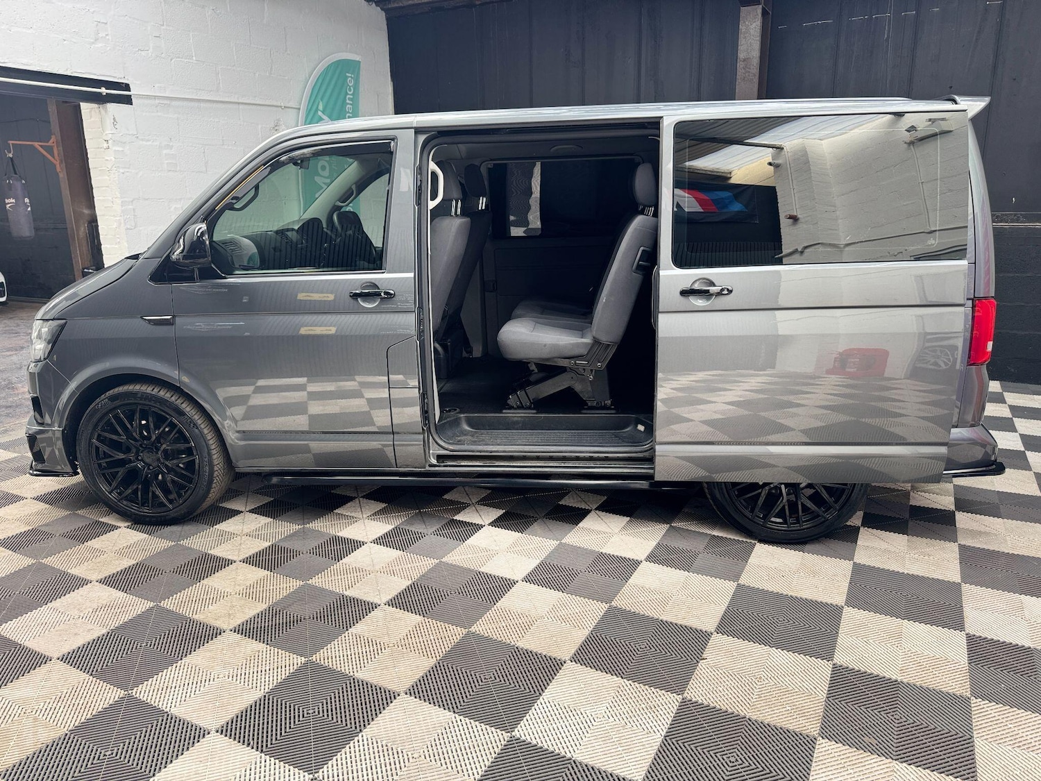 Used Volkswagen Transporter Shuttle for sale - 77807886: Photo 16