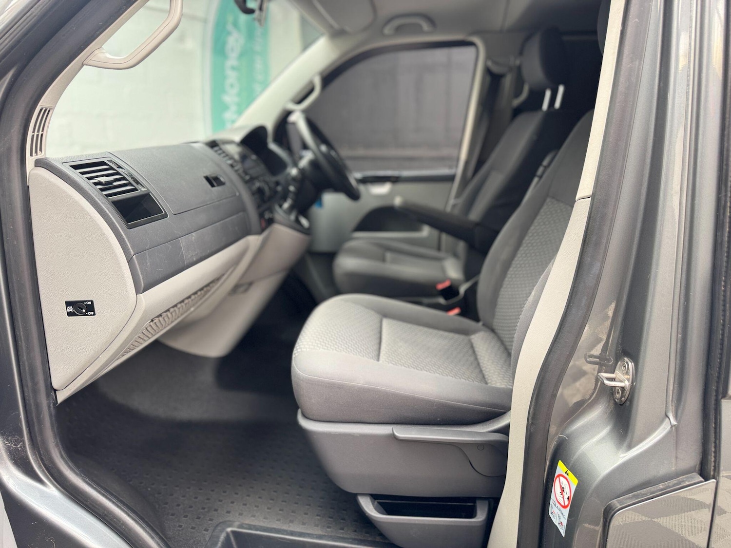 Used Volkswagen Transporter Shuttle for sale - 77807886: Photo 32