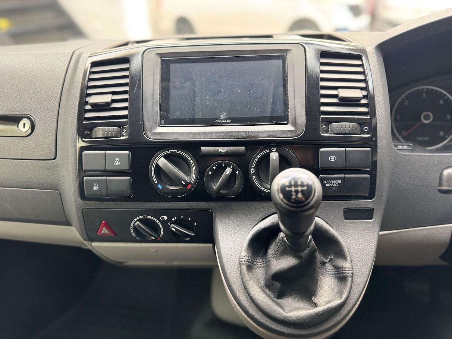 Used Volkswagen Transporter Shuttle for sale - 77807886: Photo 33