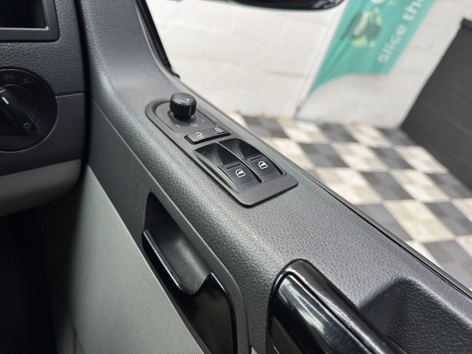 Used Volkswagen Transporter Shuttle for sale - 77807886: Photo 43