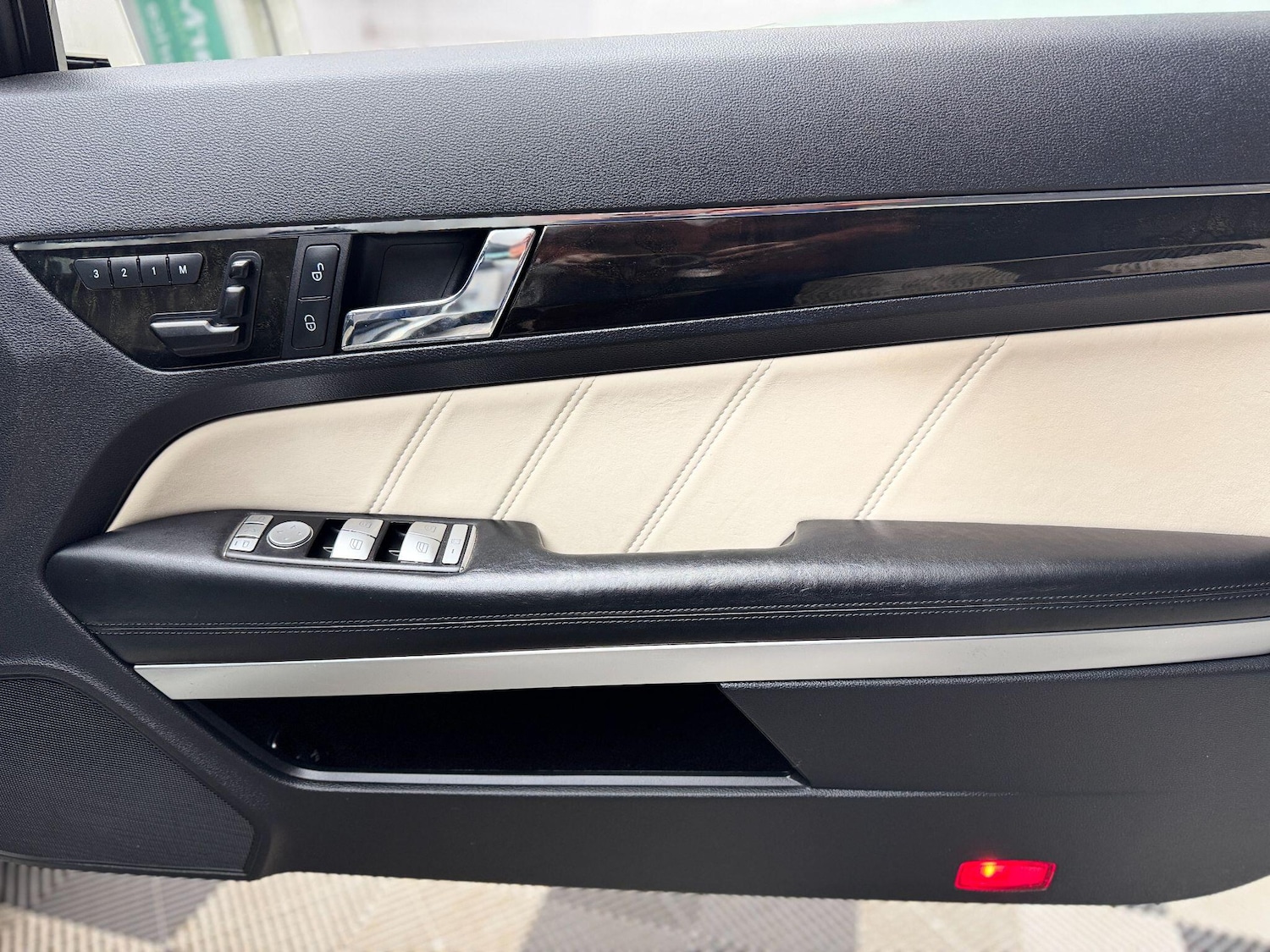 Used Mercedes-Benz E Class 2010 for sale - 77612395: Photo 25