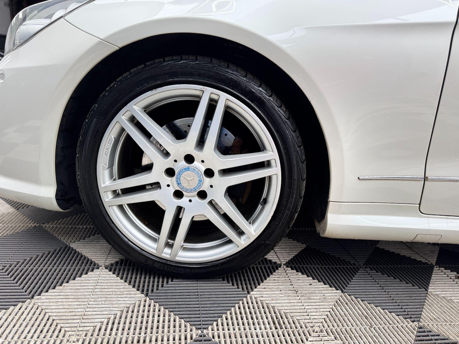 Used Mercedes-Benz E Class 2010 for sale - 77612395: Photo 27