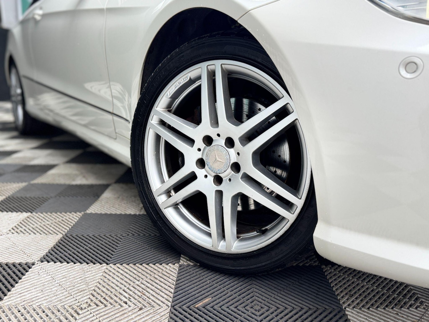 Used Mercedes-Benz E Class 2010 for sale - 77612395: Photo 28