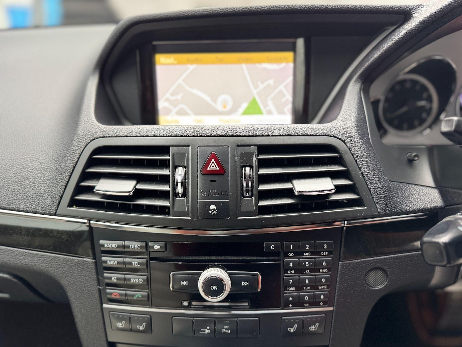 Used Mercedes-Benz E Class 2010 for sale - 77612395: Photo 29