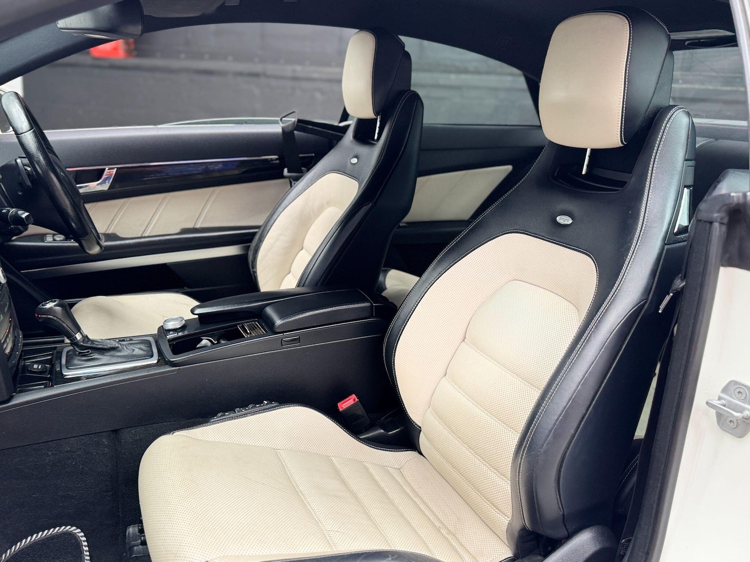 Used Mercedes-Benz E Class 2010 for sale - 77612395: Photo 34