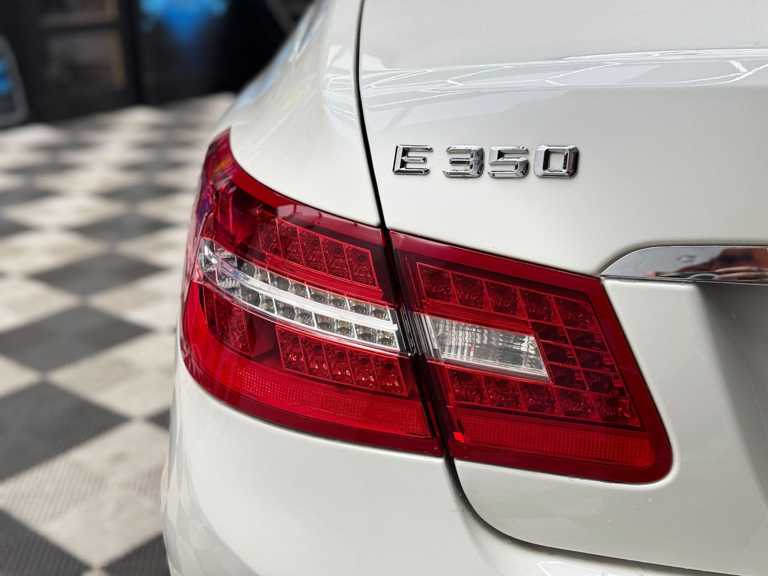 Used Mercedes-Benz E Class 2010 for sale - 77612395: Photo 35