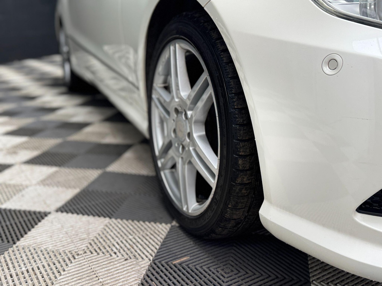 Used Mercedes-Benz E Class 2010 for sale - 77612395: Photo 38