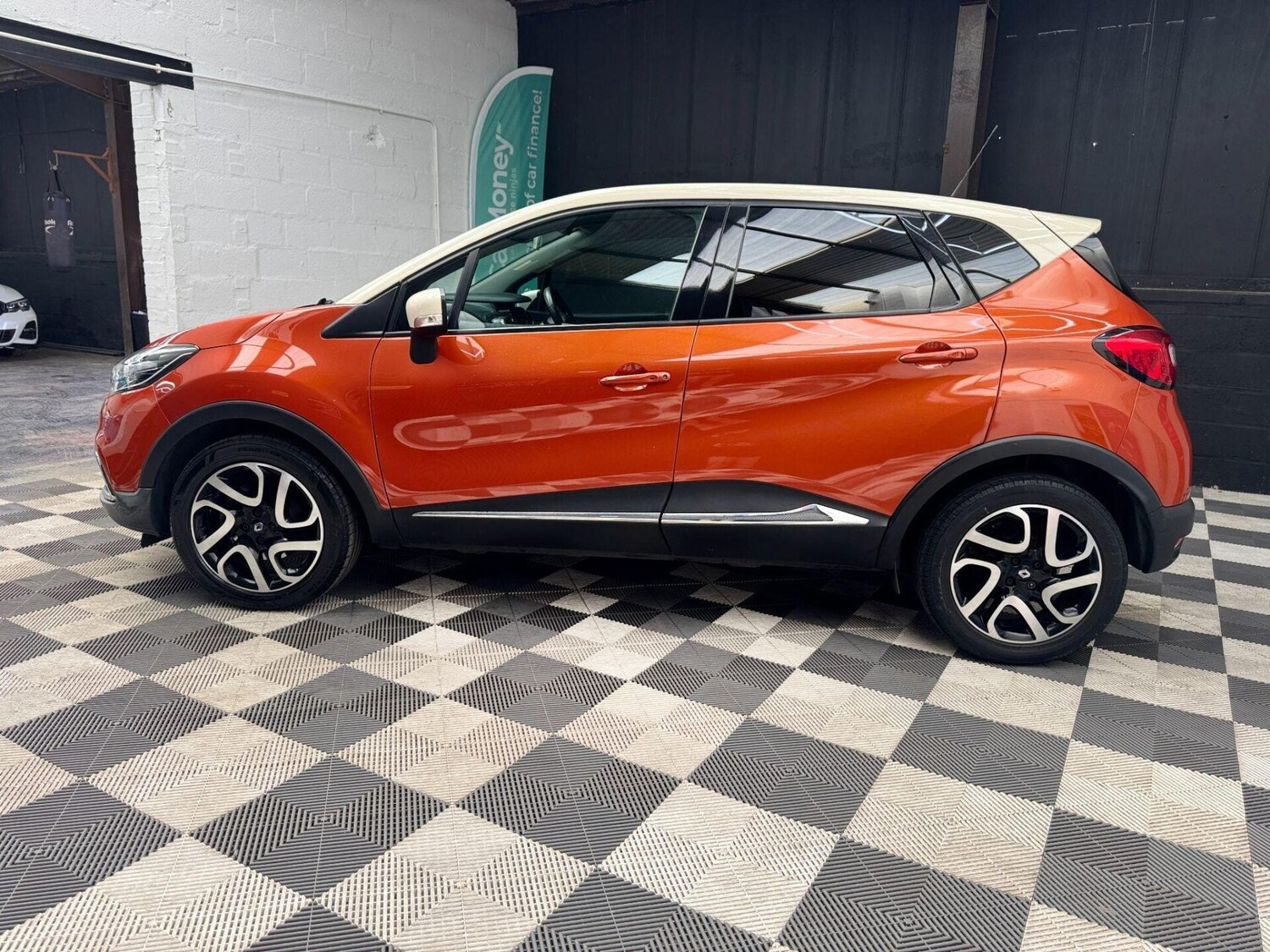 Used Renault Captur 2014 for sale - 77878055: Photo 22