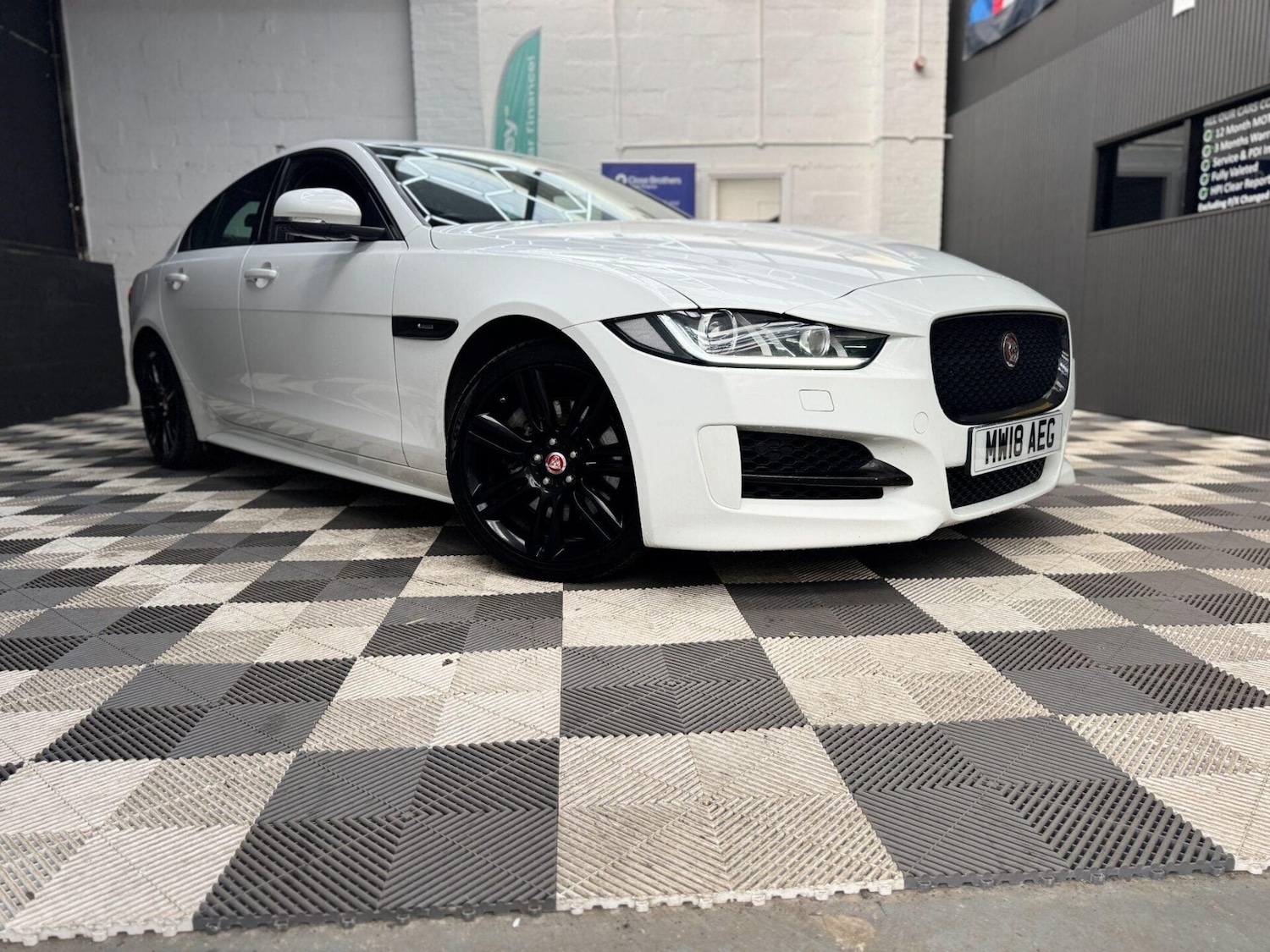 Used Jaguar XE 2018 for sale - 77878056: Photo 1