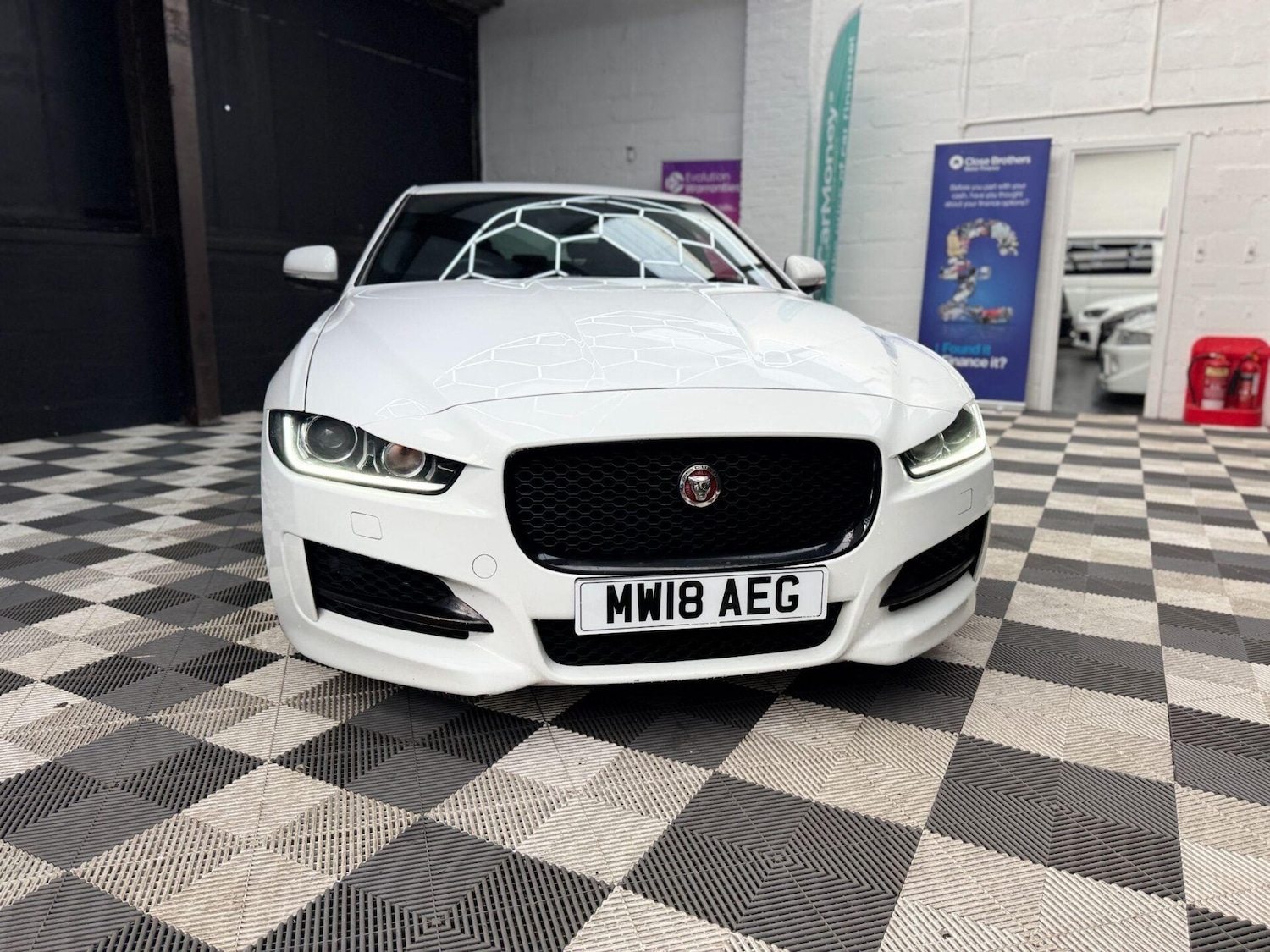 Used Jaguar XE 2018 for sale - 77878056: Photo 2