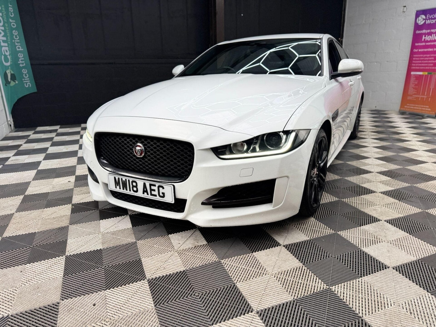 Used Jaguar XE 2018 for sale - 77878056: Photo 3