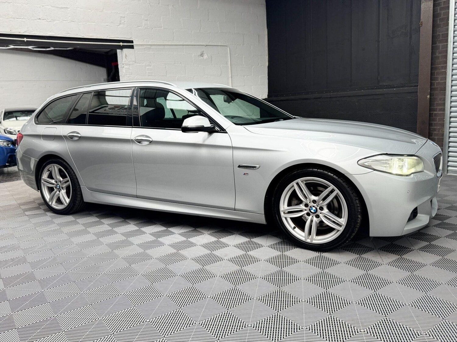Used BMW 5 Series 2014 for sale - 78015932: Photo 3