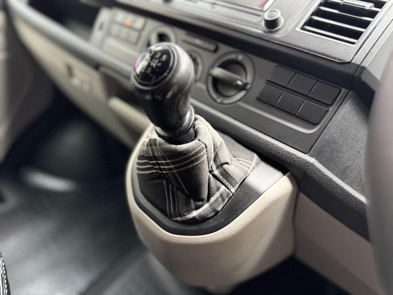 Used Volkswagen Transporter 2017 for sale - 77878044: Photo 24