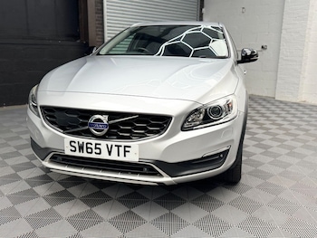 Used Volvo V60 2016 for sale - 79393840: Photo