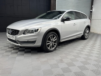 Used Volvo V60 2016 for sale - 79393840: Photo