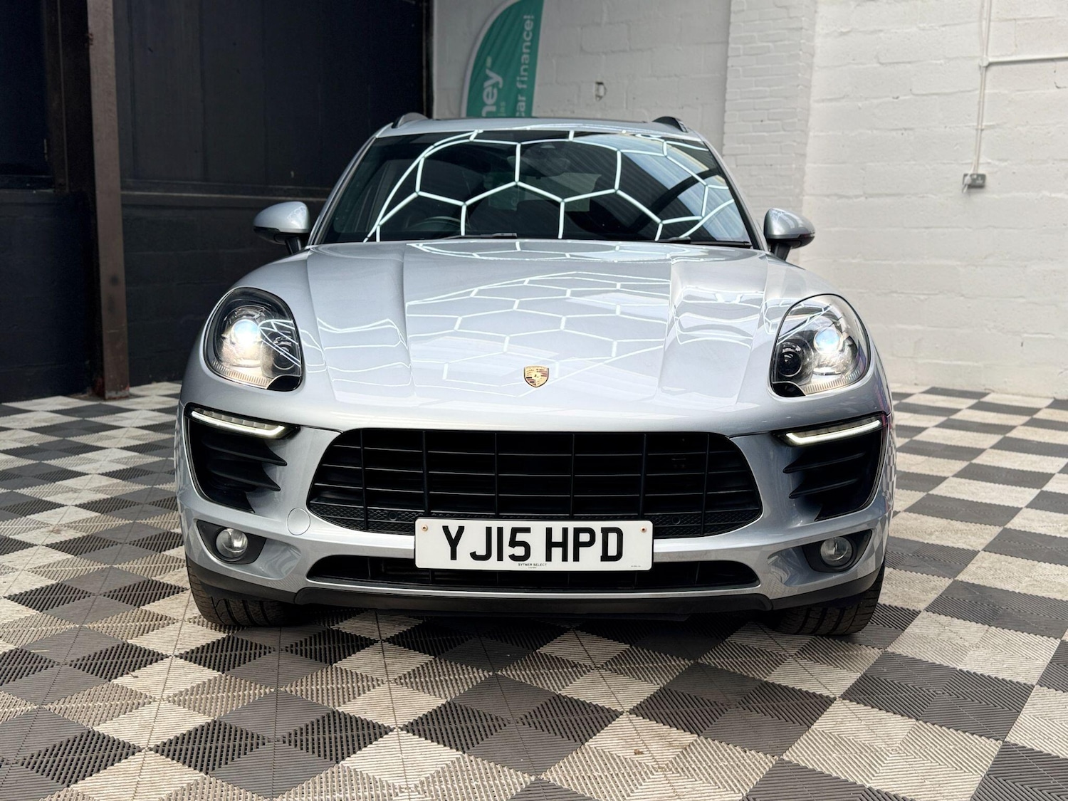 Used Porsche Macan for sale - 77611989: Photo 2