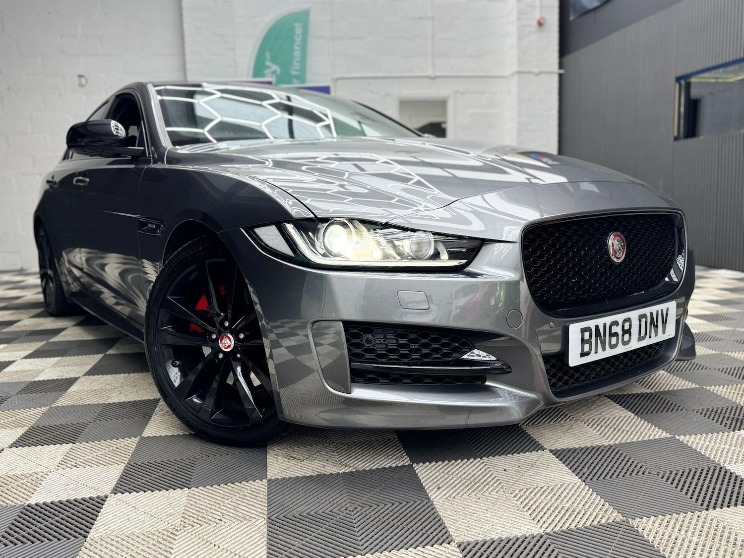 Used Jaguar XE 2018 for sale - 77658073: Photo 1