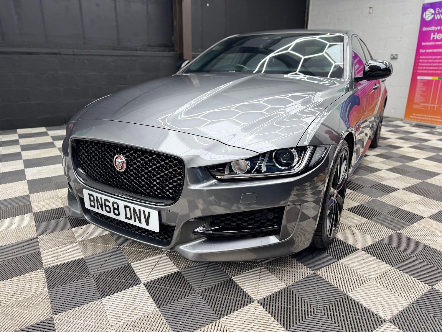 Used Jaguar XE 2018 for sale - 77658073: Photo 3