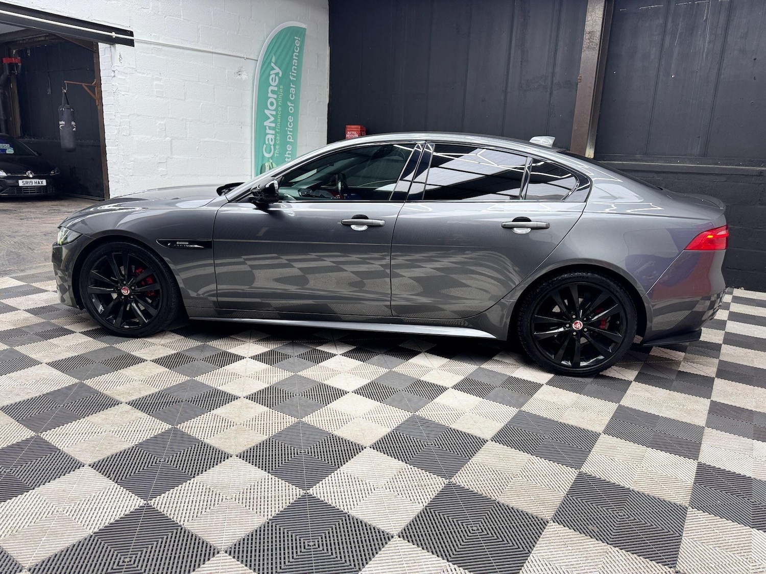 Used Jaguar XE 2018 for sale - 77658073: Photo 6