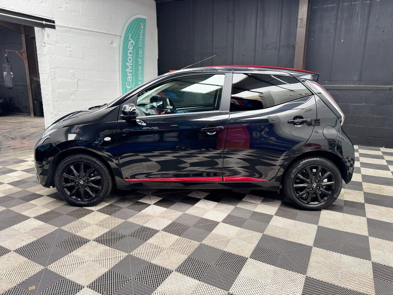 Used Toyota AYGO 2018 for sale - 77878026: Photo 23