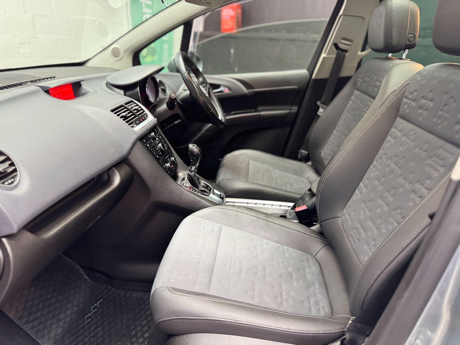 Used Vauxhall Meriva 2010 for sale - 77611505: Photo 36