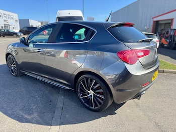 Used Alfa Romeo Giulietta 2011 for sale - 77917411: Photo