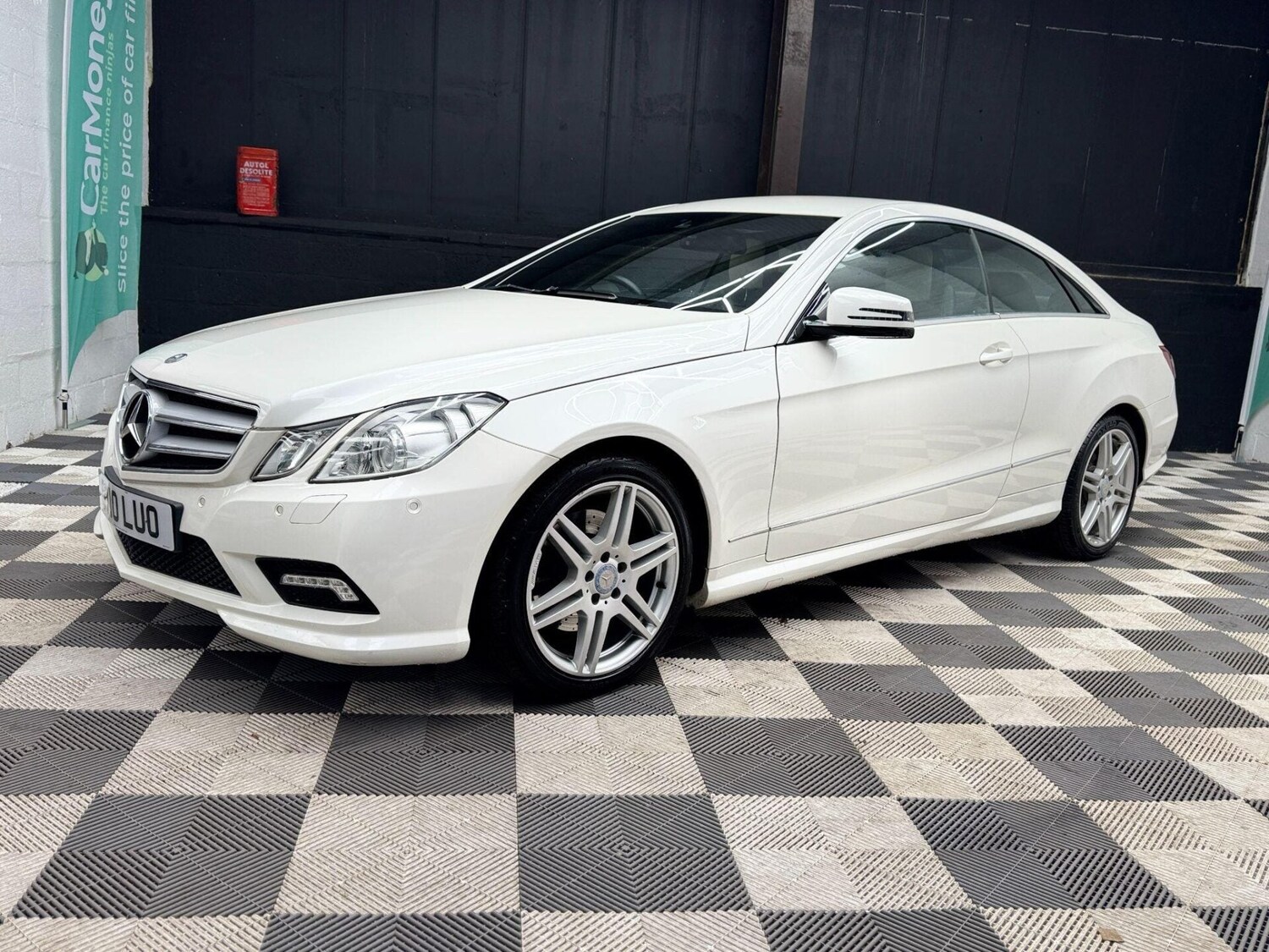Used Mercedes-Benz E Class 2010 for sale - 77878027: Photo 11