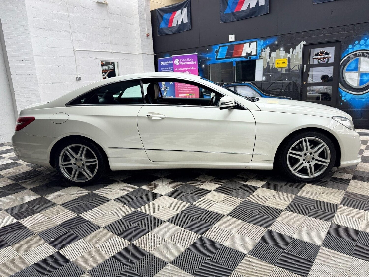 Used Mercedes-Benz E Class 2010 for sale - 77878027: Photo 15