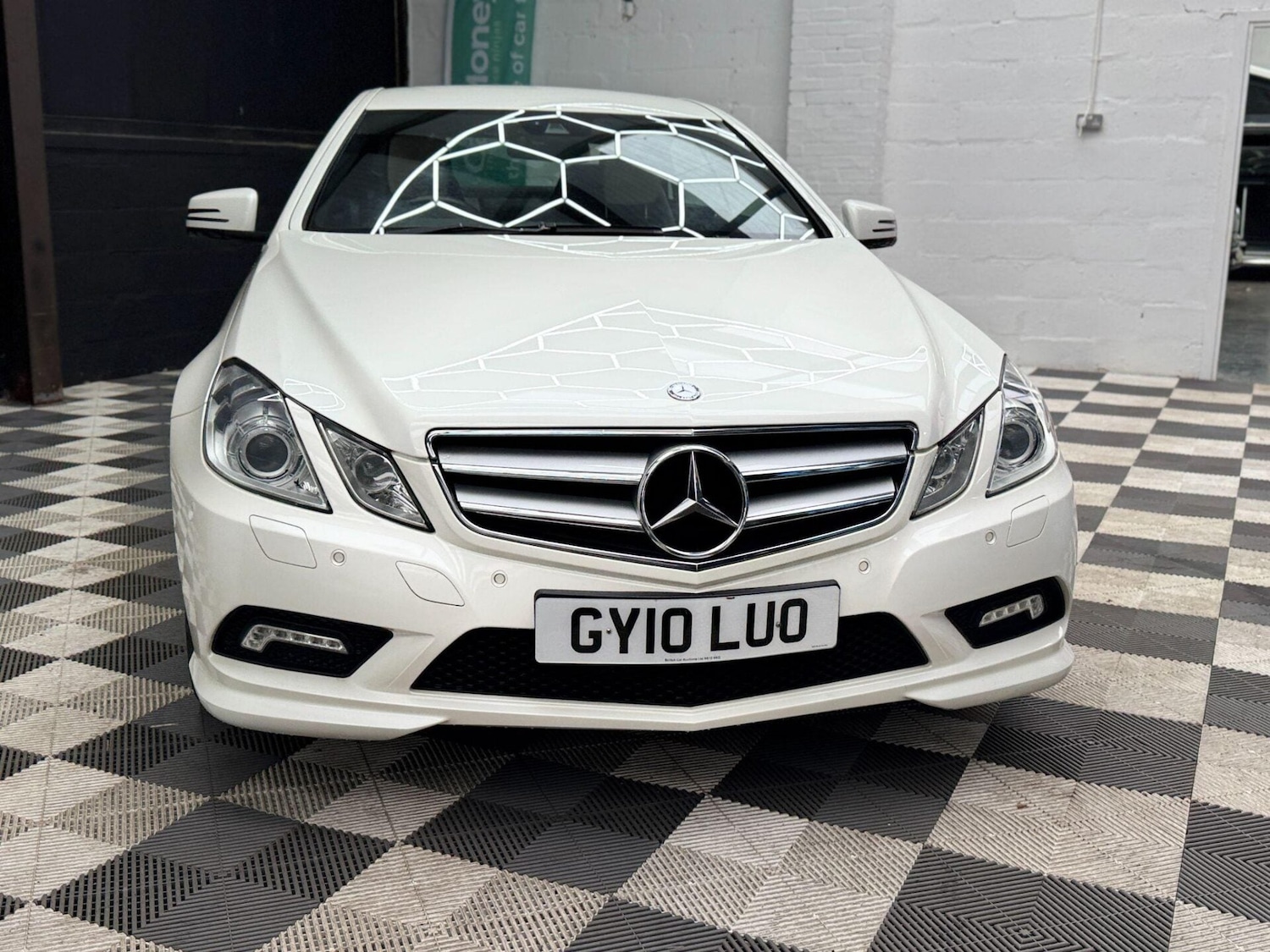 Used Mercedes-Benz E Class 2010 for sale - 77878027: Photo 2