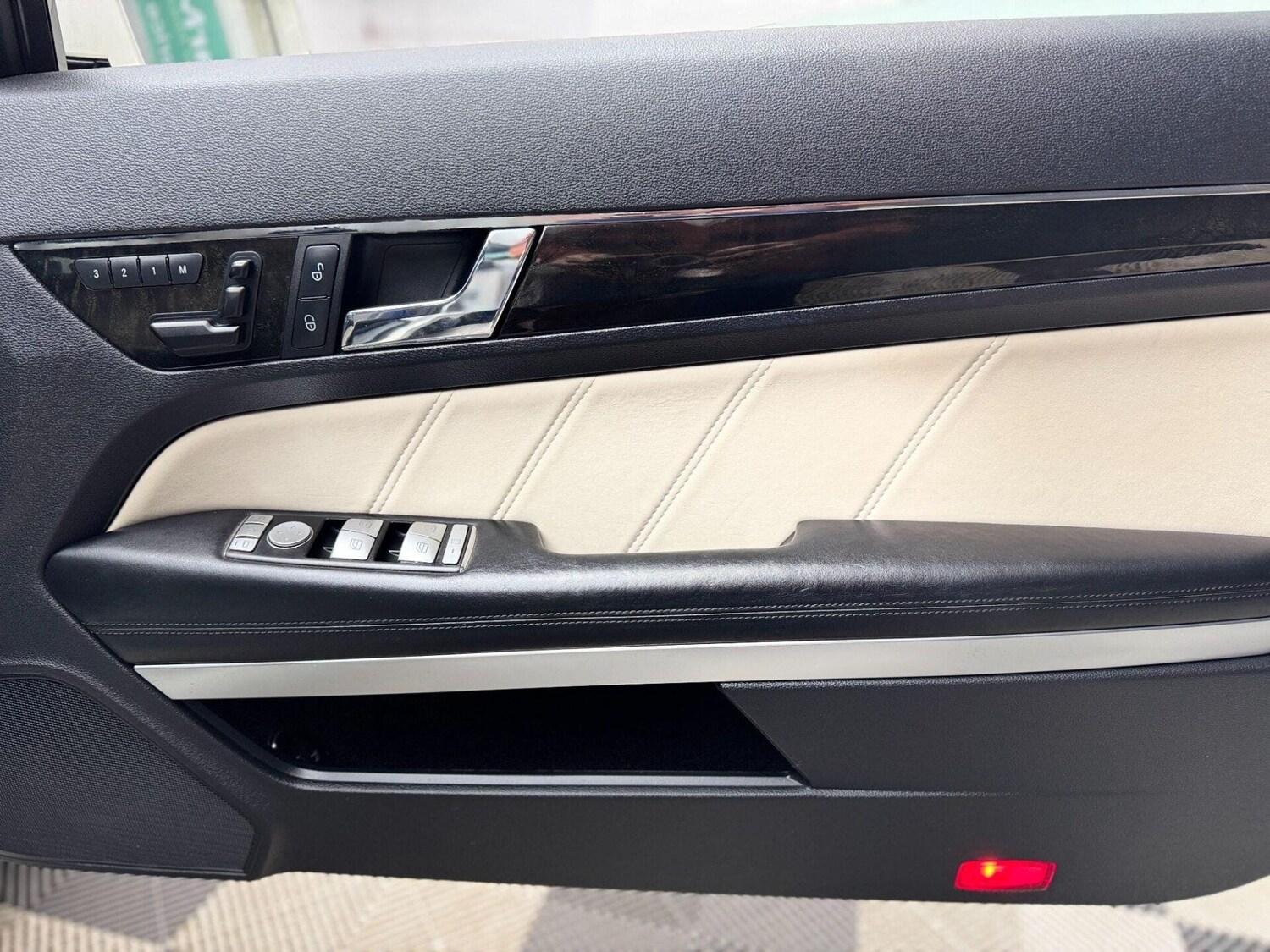 Used Mercedes-Benz E Class 2010 for sale - 77878027: Photo 25