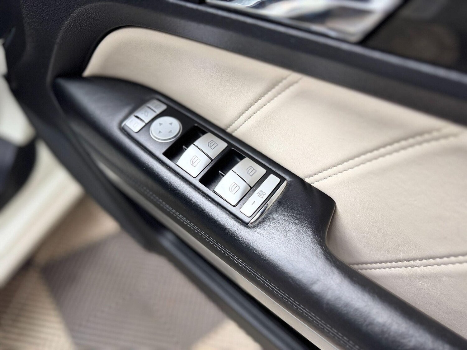 Used Mercedes-Benz E Class 2010 for sale - 77878027: Photo 26