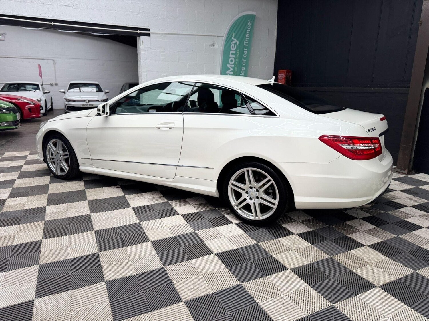 Used Mercedes-Benz E Class 2010 for sale - 77878027: Photo 39